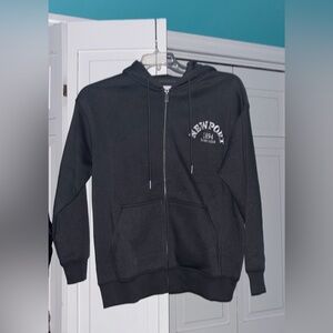 NWOT unisex gray vintage style Newport yacht club full zip hoodie, size small